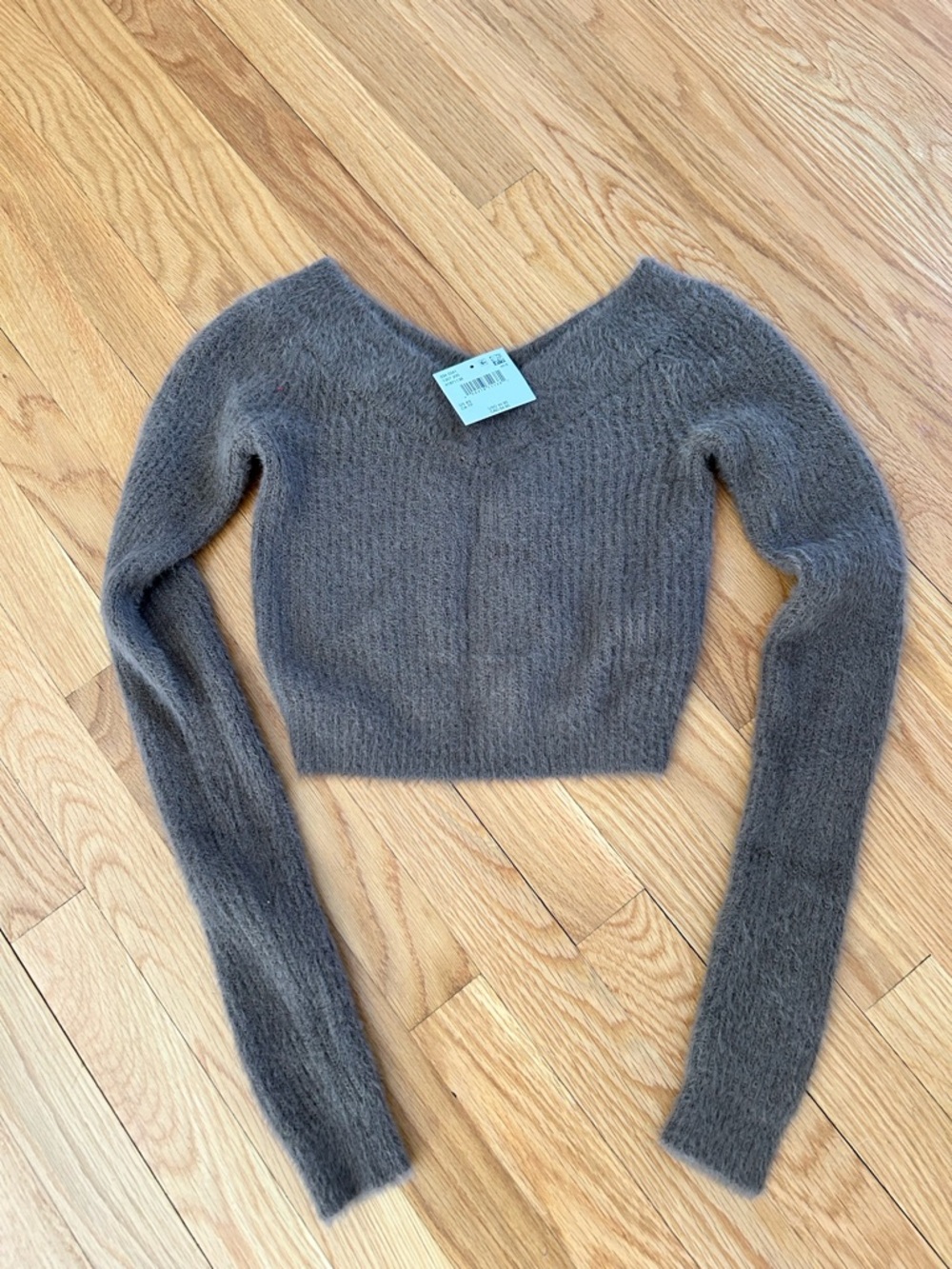 American Eagle Outfitters Fuzzy V-Neck Cropped Sweater - gorgeous neutral color